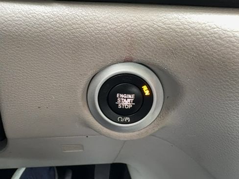 Used 2023 Chrysler Voyager LX image 28