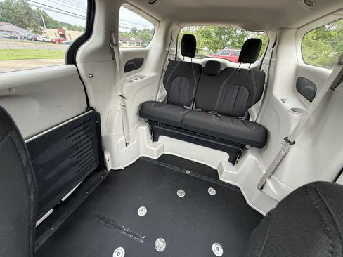 Used 2022 Chrysler Voyager LX FWD image 26