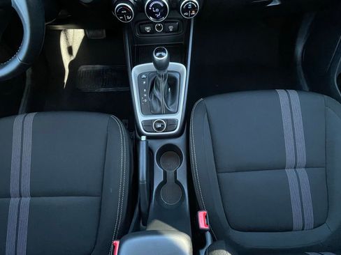 Used 2025 Hyundai Venue SEL image 19