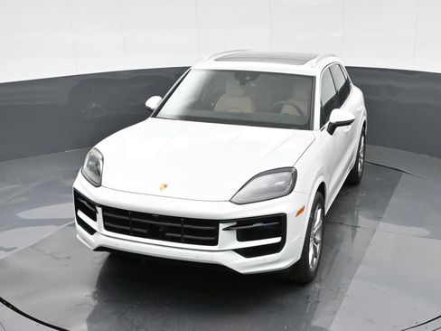 New 2025 Porsche Cayenne image 33
