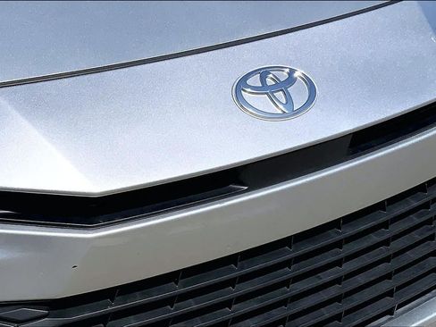 Used 2025 Toyota Camry LE FWD image 31