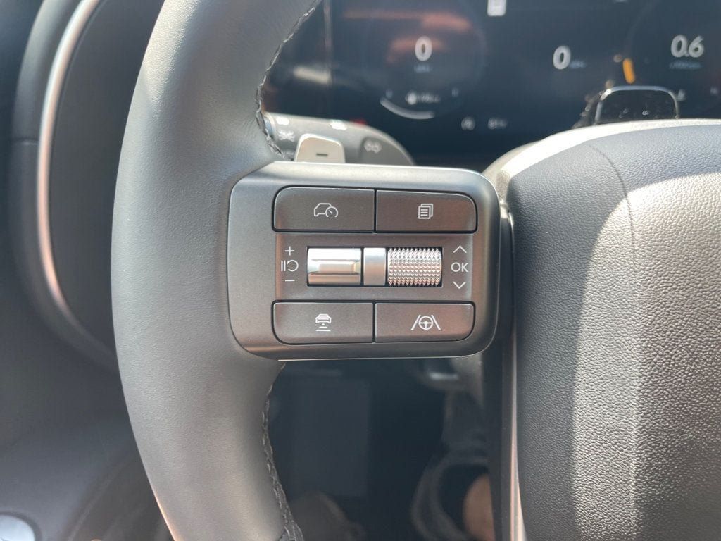 Used 2026 Hyundai Palisade Limited AWD/4WD image 17