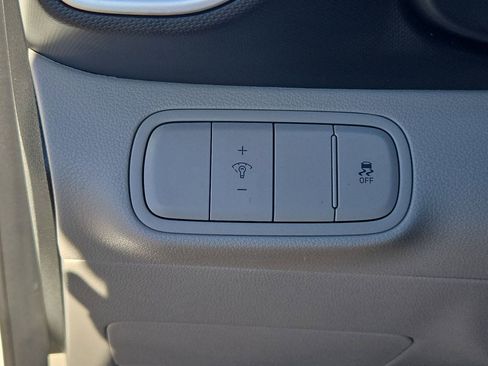 Used 2025 Hyundai Venue SEL FWD image 25
