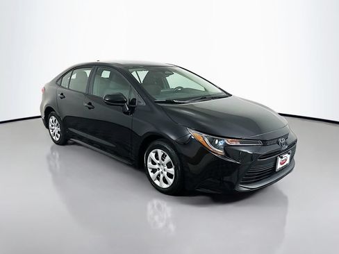 Certified 2025 Toyota Corolla LE FWD image 3