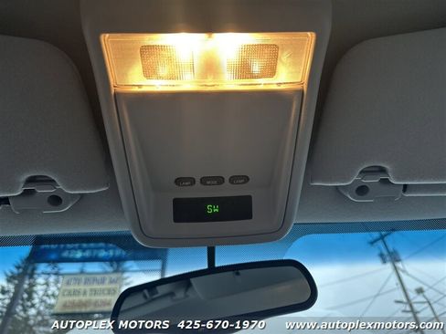 Used 2004 Ford Crown Victoria LX image 23