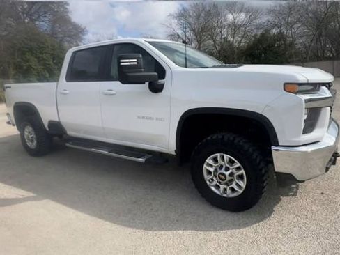 Used 2023 Chevrolet Silverado 2500 LT image 2