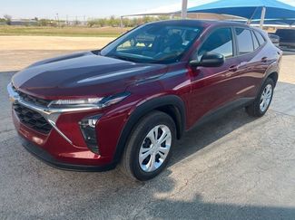 Used 2025 Chevrolet Trax LS video 1