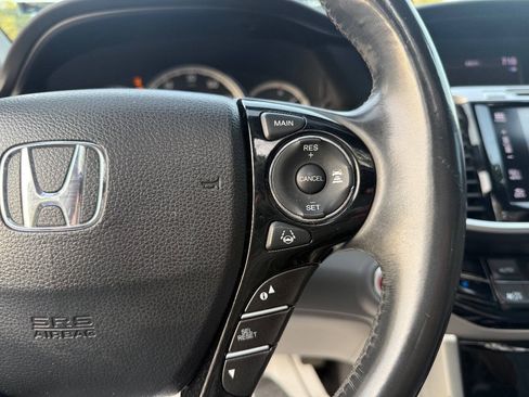 Used 2017 Honda Accord Touring image 19