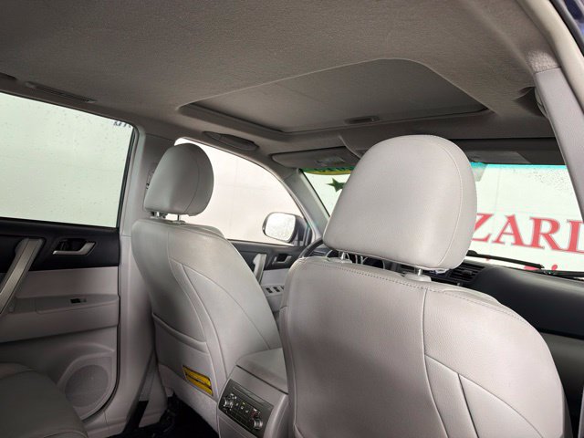 Used 2013 Toyota Highlander SE FWD image 34