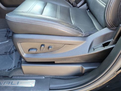 Used 2020 GMC Yukon Denali w/ Denali Premium Package image 23