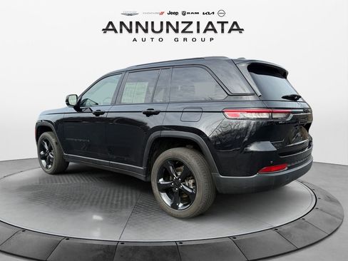 Used 2023 Jeep Grand Cherokee Altitude image 3