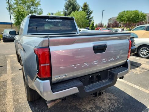 Used 2025 Toyota Tacoma SR5 AWD/4WD image 4