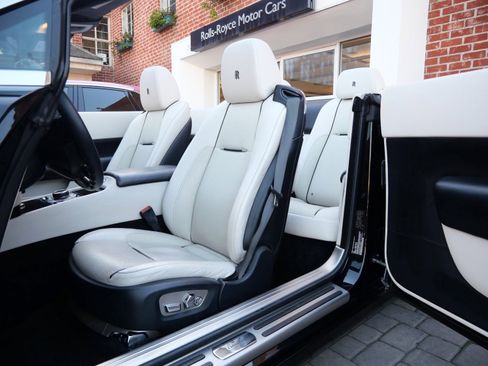 Used 2017 Rolls-Royce Dawn image 27