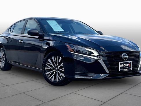 Certified 2025 Nissan Altima 2.5 SV FWD image 3
