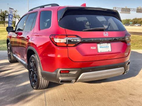 Used 2025 Honda Pilot Touring image 5