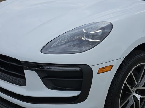 Used 2025 Porsche Macan image 12