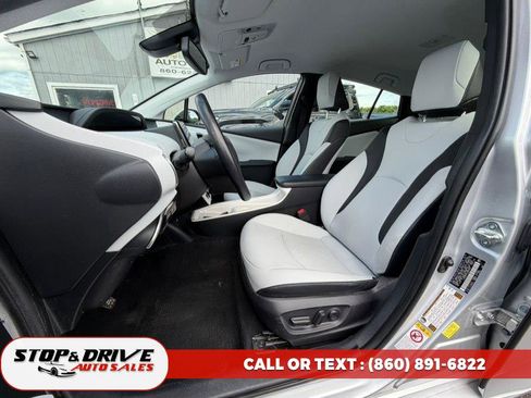 Used 2018 Toyota Prius Prime Advanced FWD image 12