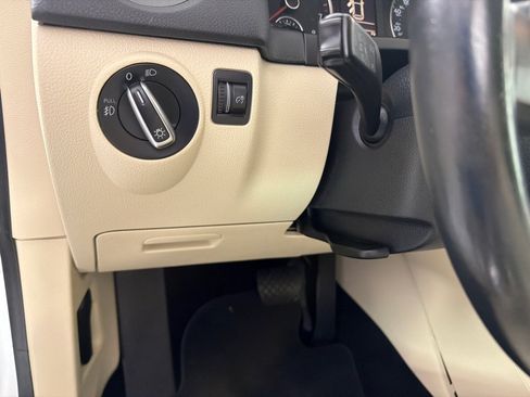 Used 2015 Volkswagen Tiguan SE FWD image 15