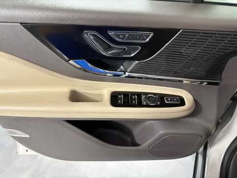 Used 2020 Lincoln Corsair FWD w/ Equipment Group 101A image 11