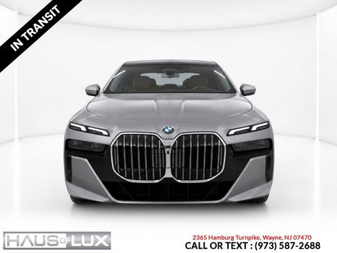 Used 2023 BMW 760i xDrive AWD/4WD image 2