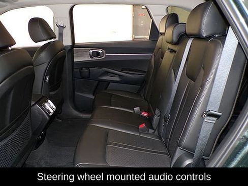 Used 2022 Kia Sorento S image 11