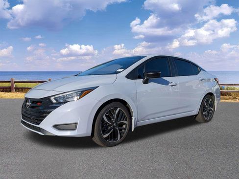 Used 2024 Nissan Versa SR w/ Trunk Package image 4