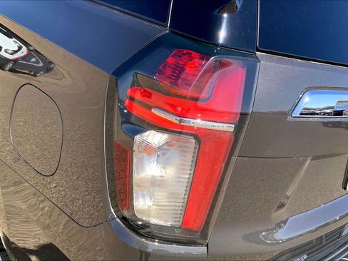 Used 2021 Chevrolet Tahoe Premier w/ Premium Package image 32