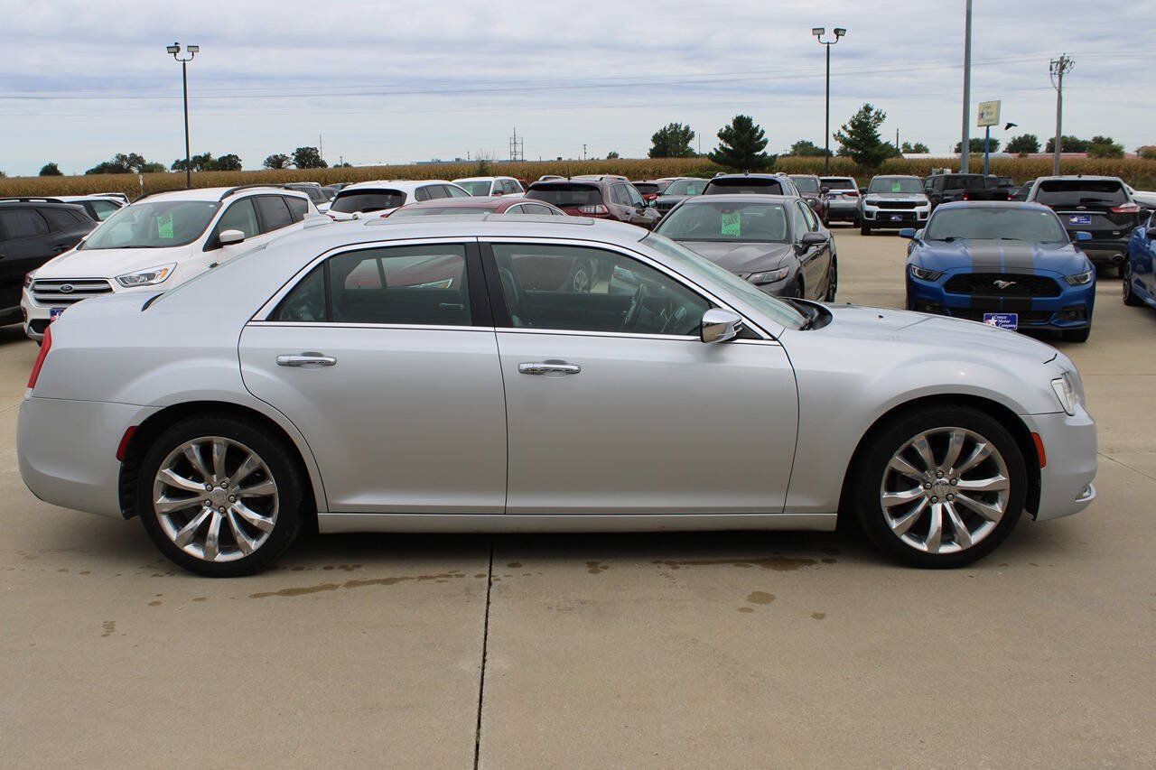 Used 2020 Chrysler 300 Limited RWD image 4