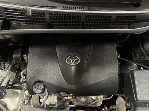 Used 2018 Toyota Sienna XLE w/ XLE Navigation Package image 11