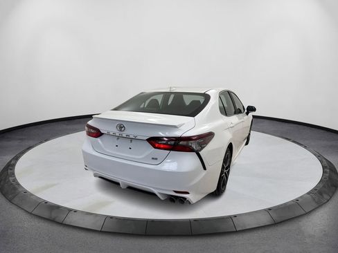 Used 2021 Toyota Camry SE image 5