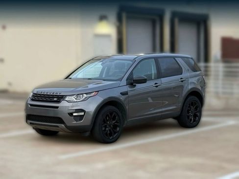 Used 2019 Land Rover Discovery Sport SE image 3