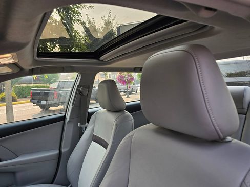 Used 2012 Toyota Camry XLE w/ Leather Pkg FWD image 22