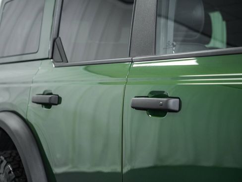 Used 2025 Ford Bronco Badlands image 14