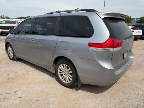 Used 2013 Toyota Sienna XLE FWD image 3