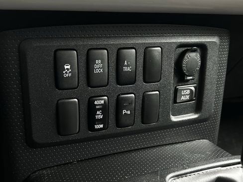 Used 2012 Toyota FJ Cruiser 4WD w/ Upgrade Pkg image 21