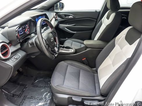 Used 2024 Chevrolet Trax RS w/ Driver Confidence Package FWD image 9