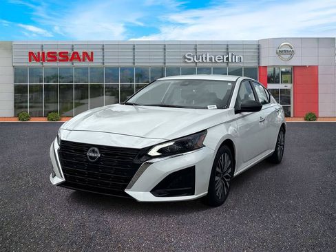 Used 2025 Nissan Altima 2.5 SV FWD image 1