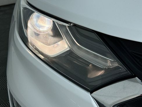 Used 2020 Chevrolet Equinox LS image 9