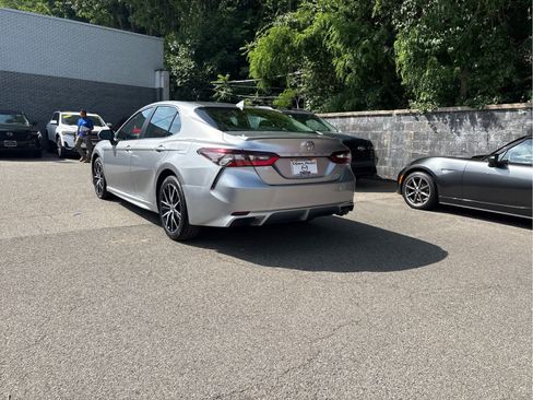 Used 2023 Toyota Camry SE w/ Convenience Package FWD image 4