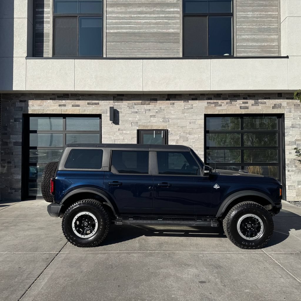 Used 2021 Ford Bronco Outer Banks w/ Sasquatch Package AWD/4WD image 2