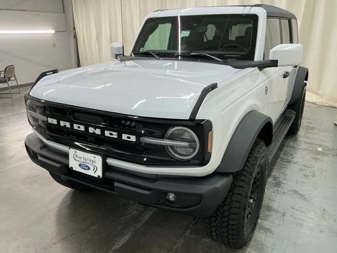 New 2026 Ford Bronco Outer Banks w/ Sasquatch Package AWD/4WD image 9