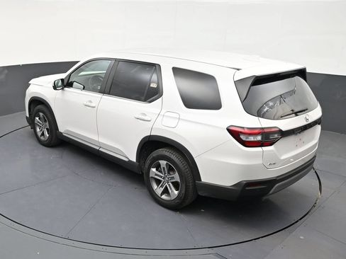 Used 2025 Honda Pilot EX-L image 14