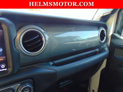 Used 2023 Jeep Gladiator Overland AWD/4WD image 26