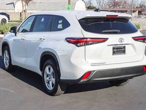 Used 2023 Toyota Highlander L image 2