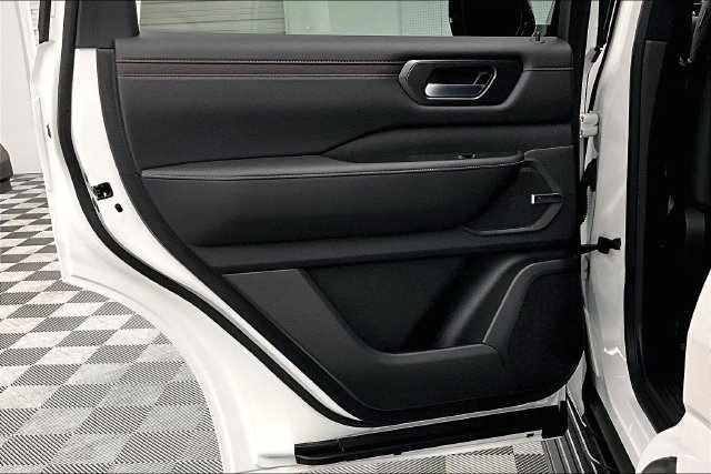 New 2026 Nissan Armada SL w/ Captain's Chari Seat Package AWD/4WD image 35