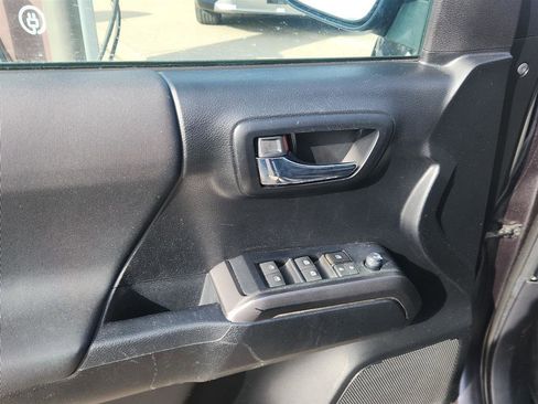 Used 2021 Toyota Tacoma TRD Sport w/ Technology Package image 13