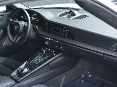 Certified 2022 Porsche 911 Targa 4 GTS AWD/4WD image 31