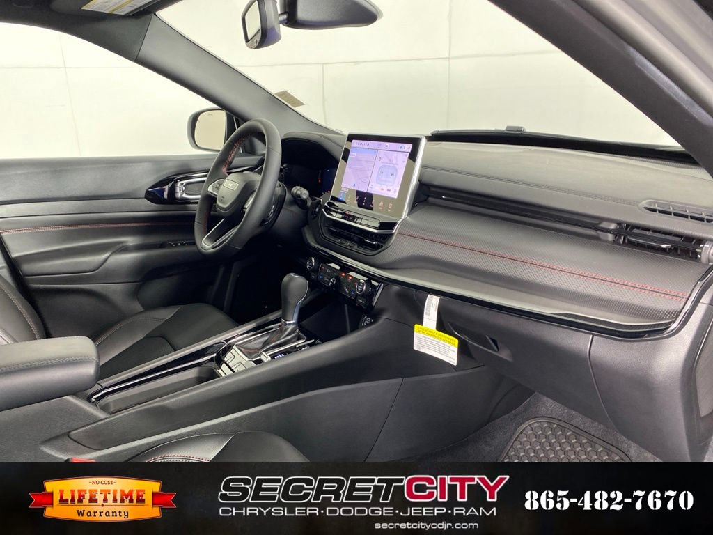 New 2026 Jeep Compass Trailhawk w/ Sun, Sound & Navigation Group AWD/4WD image 32