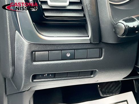 Used 2023 Nissan Rogue SL w/ SL Premium Package image 13