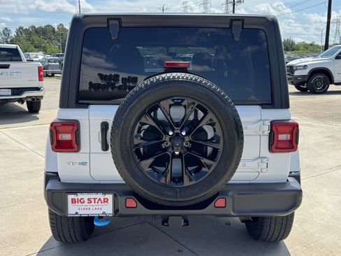Used 2023 Jeep Wrangler Unlimited Sahara w/ Cold Weather Group AWD/4WD image 9